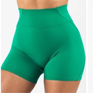 Alphalete AURA ULTRA-HIGH RISE SHORT grove size small NWT